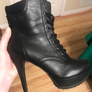 Ankle Boots! Size 7.